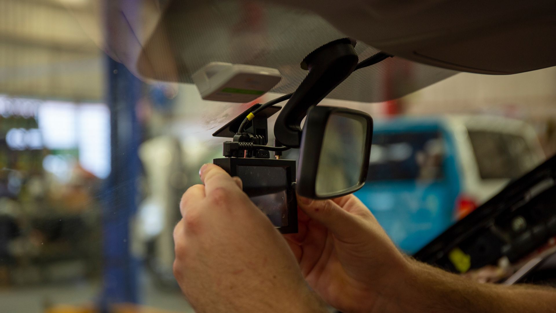 מצלמת דרך לרכב כולל התקנה